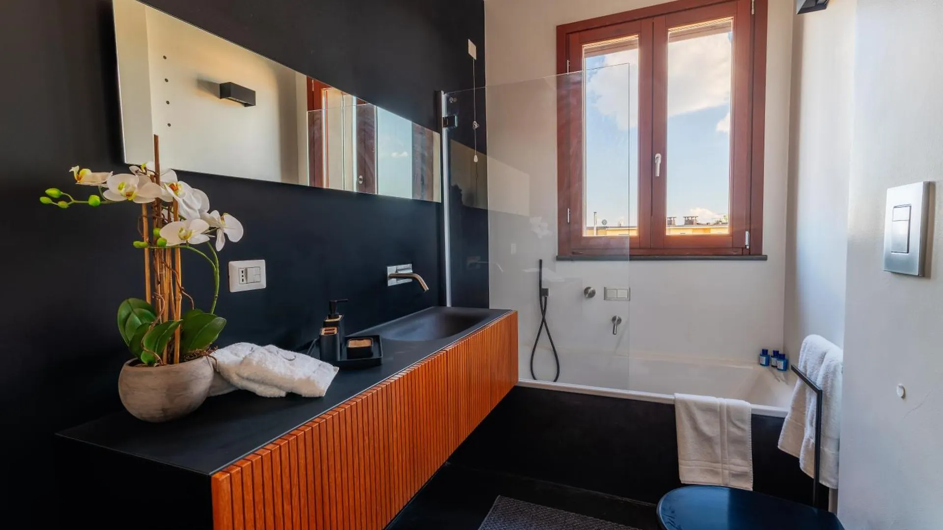 Fiftyfive-One Zuretti Aparthotel Milan